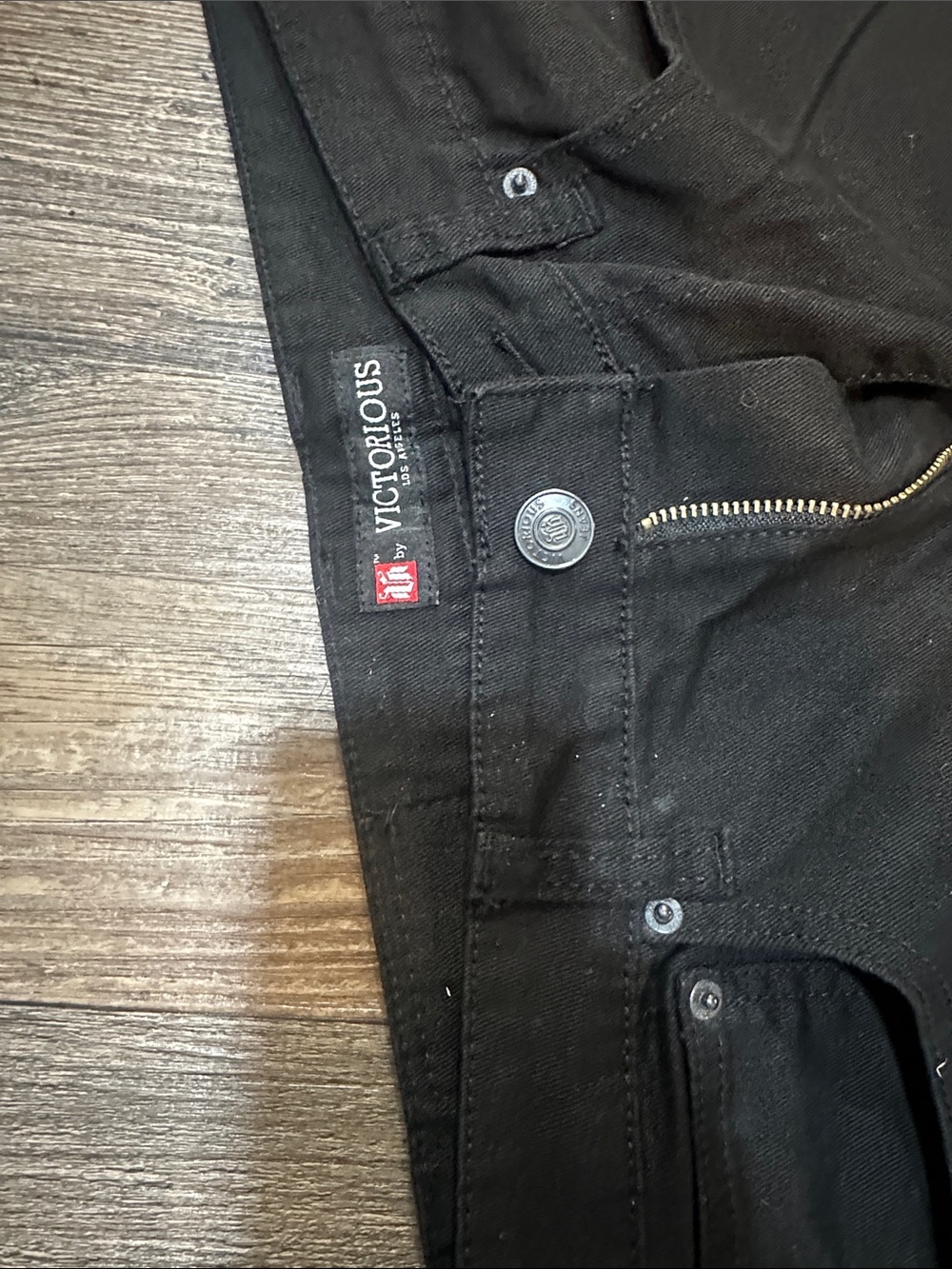 Black Men’s Victorious — Classic Straight Cut